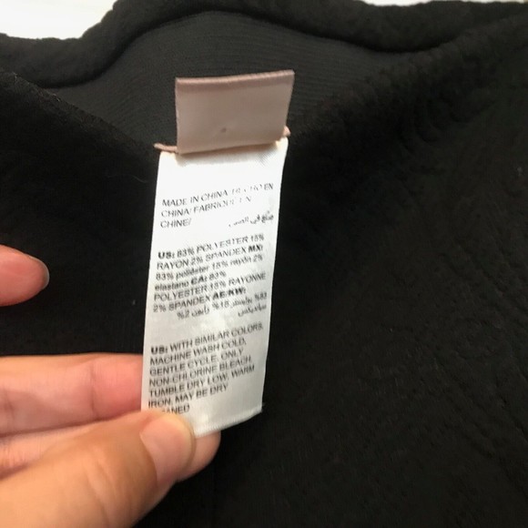 Chico's Black Textured Elastic Waist Crop Pants Chico size 2.5 US 14R - Picture 4 of 8